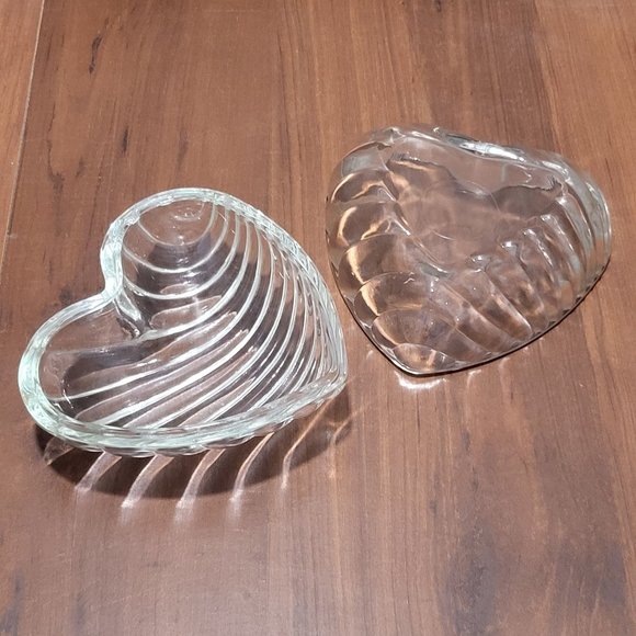 Vintage Heart Shape Crystal Clear Glass Trinket Box Candy Dish - Picture 11 of 13